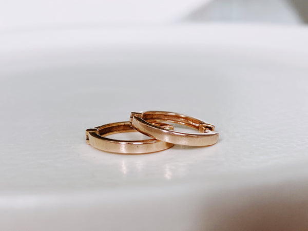 Gold Hayley Huggie - Plain, Slim.